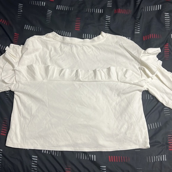 This is a white cropped sweater top in very good condition - Picture 2 of 2